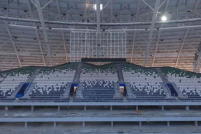 На Самара Арене начался монтаж экранов, предназначенных для повторов матчей
