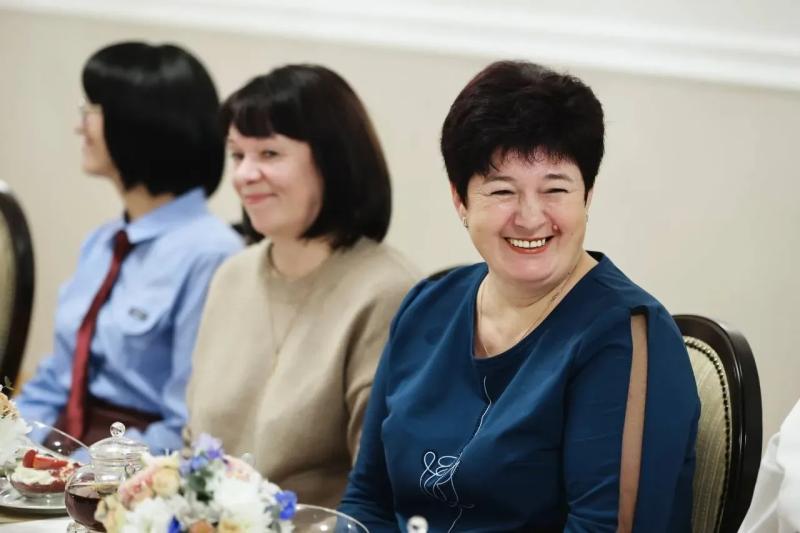 В Самаре губернатор Вячеслав Федорищев встретился с многодетными и приемными матерями