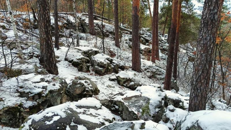 Спасатели обследовали пещеру глубиной 15 метров в поисках семьи Усольцевых