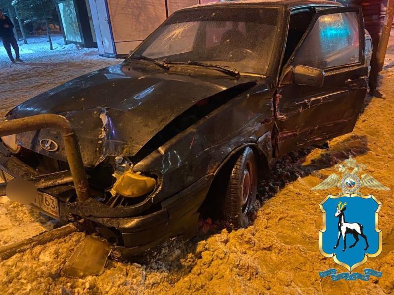 В Самарской области пьяный водитель на LADA Granta вылетел с трассы в поле