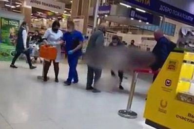 Упала лицом вниз: появилось видео с места трагедии в ТЦ "Эль Рио"