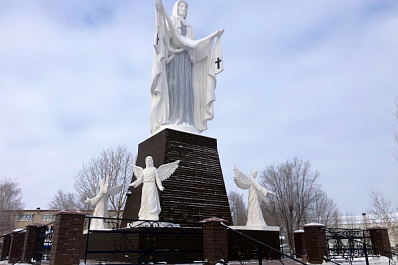 Жители Хворостянского района поблагодарили Дмитрия Азарова за преображение городов и сел