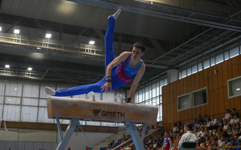 В Тольятти выступили титулованные спортсмены из ведущих российских центров спортивной гимнастики