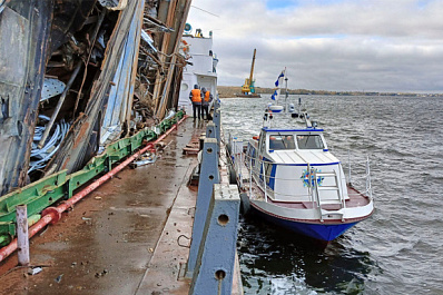  В грузовом порту Самары пропал член экипажа теплохода 