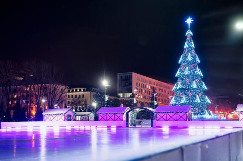 15 декабря в областной столице на площади Славы открывается каток