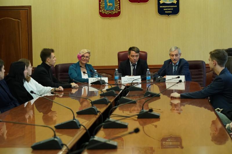 Студентам самарских вузов рассказывают о карьерных перспективах в регионе