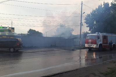 В Самаре загорелись сараи на улице Шмидта