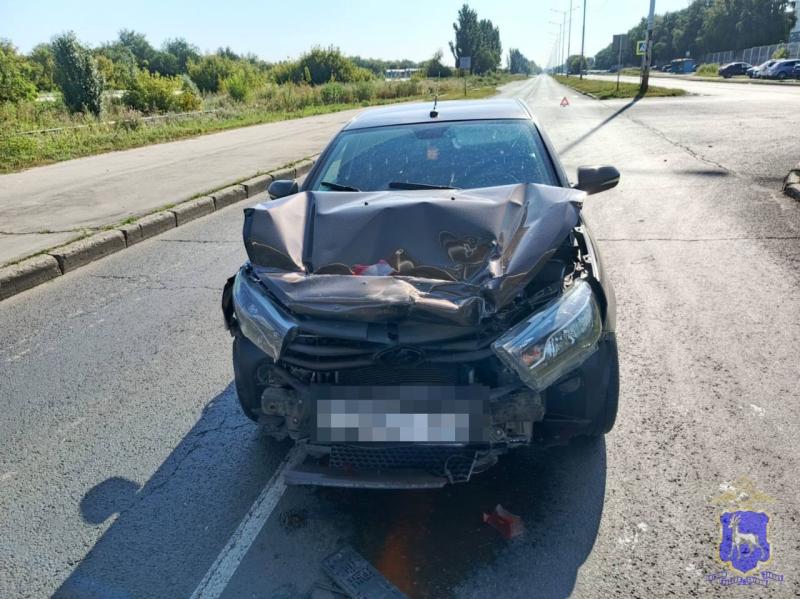 В Самарской области "Нива" опрокинулась в кювет и влетела в столб