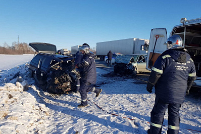Двое погибли, трое госпитализированы: в Самарской области произошло жёсткое ДТП