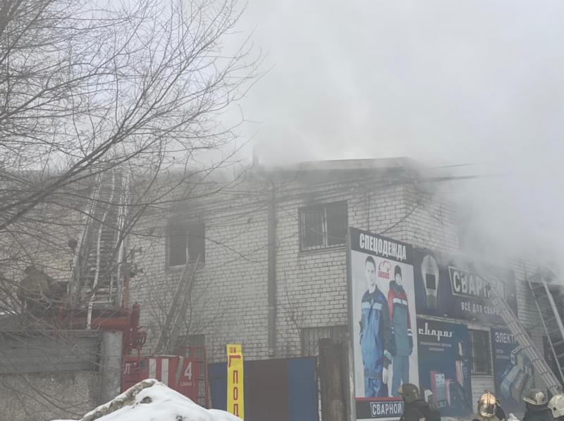 С пожаром на Товарной в Самаре боролись 50 человек