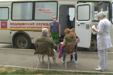 Жители микрорайона Волгарь могут пройти вакцинацию от COVID-19 в мобильном ФАПе