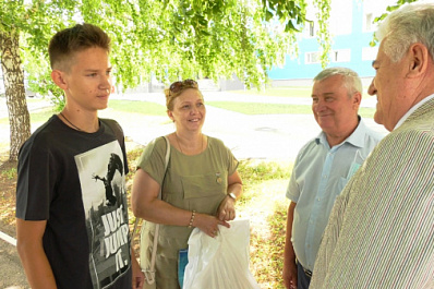 В Самарской области школьник из семьи с 7 детьми получил планшет