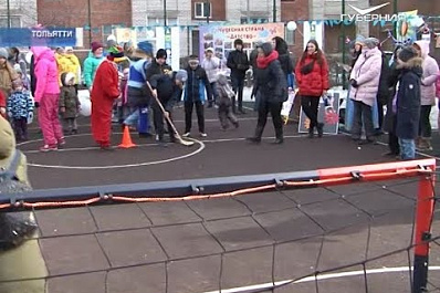 Тольяттинцы устроили на улицах настоящее шоу с шумными песнями и зажигательными танцами