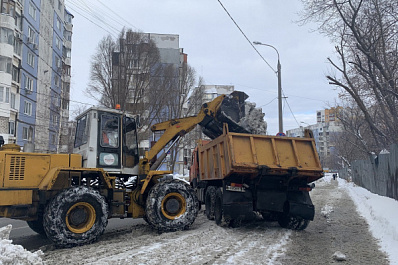 В Самаре с улицы Шверника вывезли 100 тонн снега