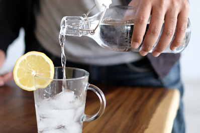 Нутрициолог рассказала, как правильно пить минеральную воду с пользой для здоровья