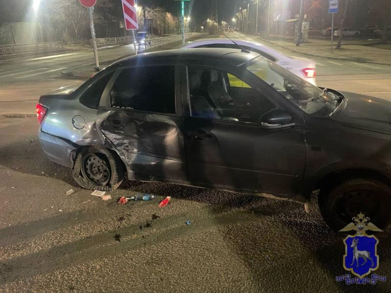 Женщина пострадала при столкновении двух легковушек в Самаре