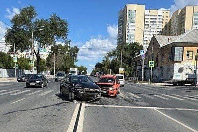 В Самаре 27 июля при столкновении "Калины" и "Хендая" пострадала женщина