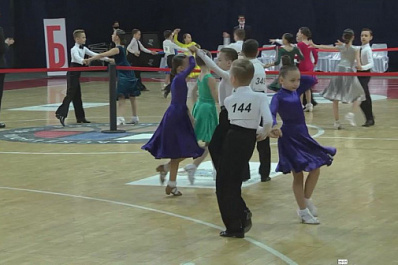 2 000 пар вступили в борьбу за Кубок губернатора Самарской области по спортивным танцам