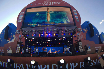 Фан-зону в Самаре заполонили волонтёры