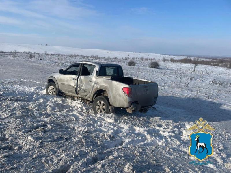 В Самарской области на трассе 75-летняя женщина на пикапе въехала в большегруз