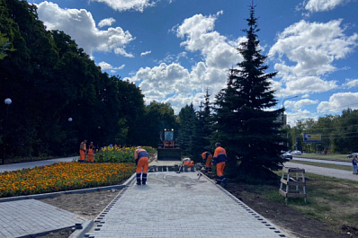 На пересечении Ново-Вокзальной и Стара-Загоры благоустраивают сквер 