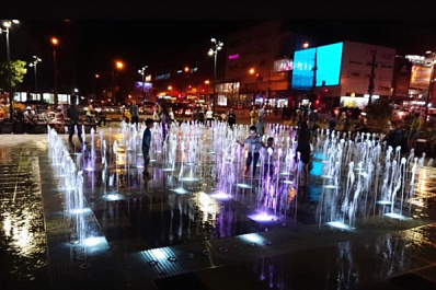 В новом сквере на улице Авроры в Самаре заработал фонтан