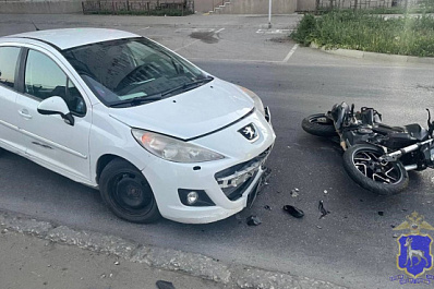 В Самаре мотоциклист врезался во встречный Peugeot