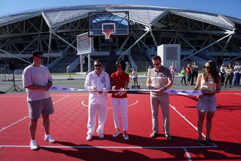 На территории парка у стадиона "Солидарность Самара Арена" открылась новая баскетбольная площадка
