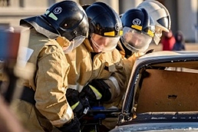 В Самаре столкнулись иномарка и 70 автобус