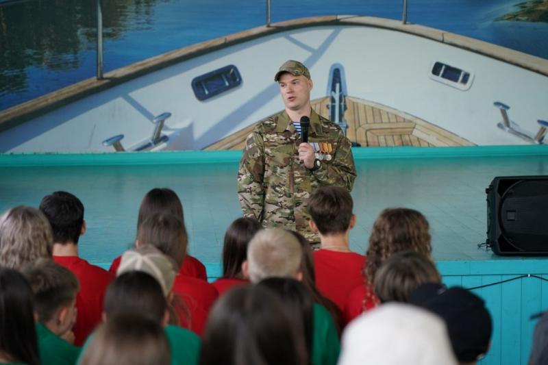 Стали чуть смелее: самарские дети пообщались с ветераном СВО