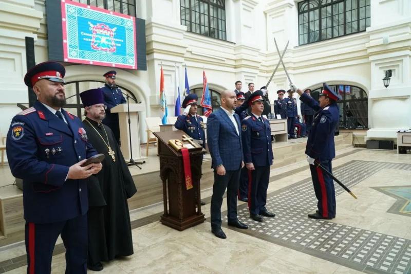 Губернатор Федорищев прошел казачью и православную процедуру верстания в казаки