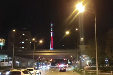 На телебашне в Самаре включили праздничную иллюминацию ко Дню знаний