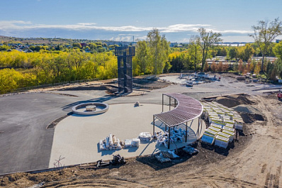 В парке Поколений в Октябрьске строят прогулочную террасу 