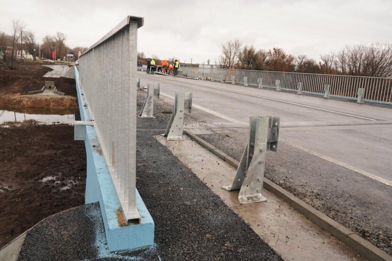 В Волжском районе открыли движение на мосту через реку Черную