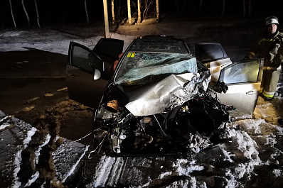 2 пятилетних ребенка пострадали при столкновении легковушки с фурой на трассе в Самарской области