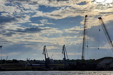 Дмитрий Азаров проверил ход строительства моста в Климовке