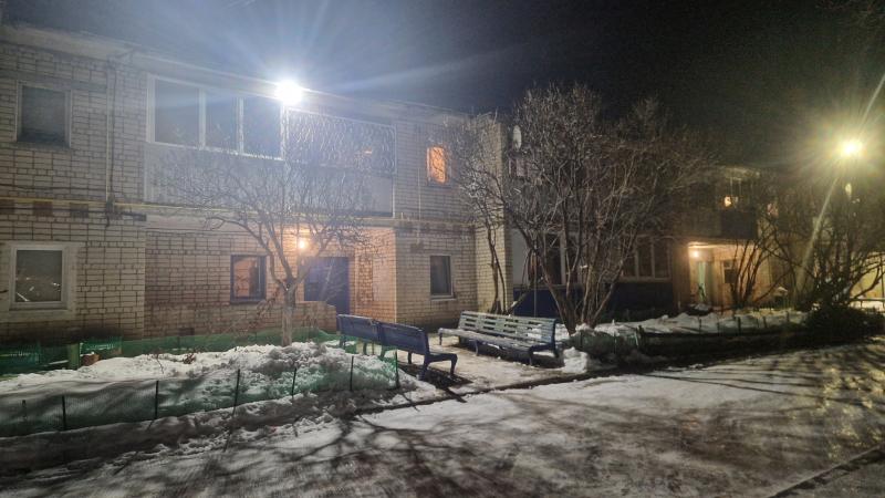 В Чапаевске на улице Толстого установили освещение и благоустроили дорогу 