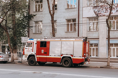 Столб пламени ударил в небо и окатил тротуар: в Самаре сгорела "пятерка"