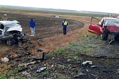 Два человека погибли на трассе в Самарской области в лобовом ДТП