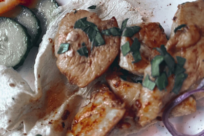 Онколог Каприн рассказал, какие блюда праздничного стола вызывают рак