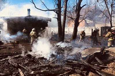 В Самаре загорелся частный дом на площади 150 кв. м
