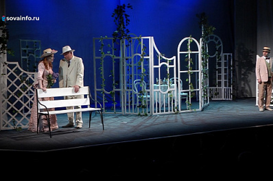 На сцене театра "Самарская площадь" показали спектакль "Богатые невесты"