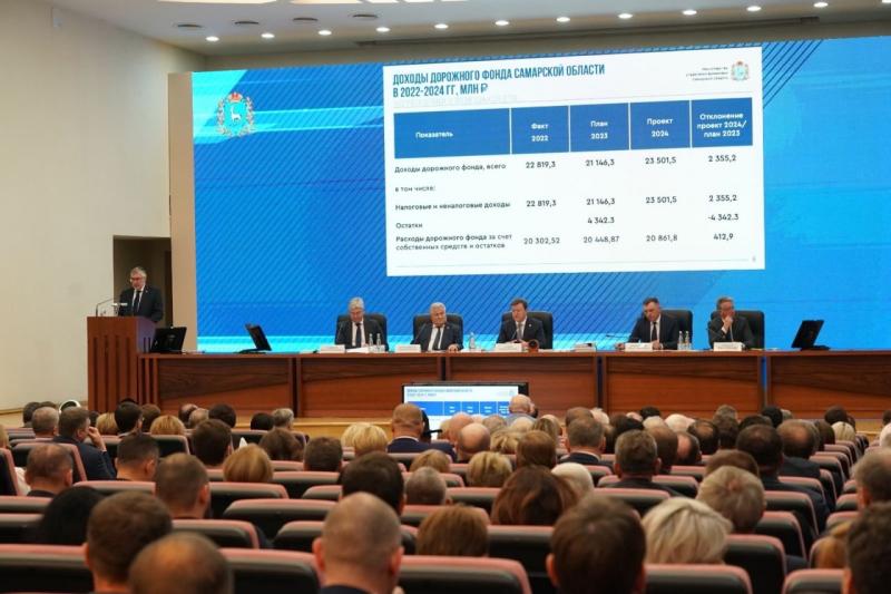 Дмитрий Азаров: "Приоритет проекта бюджета - исполнение всех социальных обязательств"