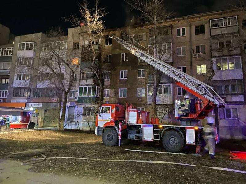 В Самаре горит квартира в пятиэтажке на Аэродромной