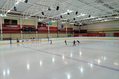 В Похвистневе юные фигуристы соревновались на "Призы Деда Мороза" 