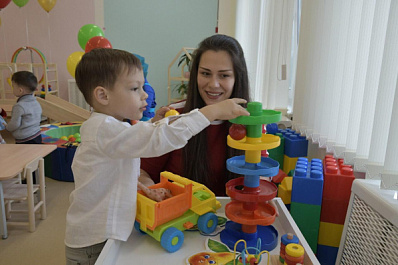 Дмитрий Азаров посетил в Тольятти новую ясельную группу в детском саду "Алиса"
