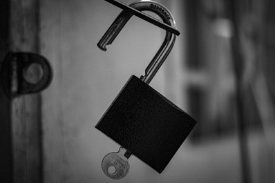 Закрыли доступ к санузлу: в Самаре местные жители незаконно ограничили вход в общий коридор