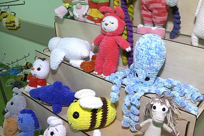 Волонтеры передали вязаные вещи и игрушки в Самарский перинатальный центр