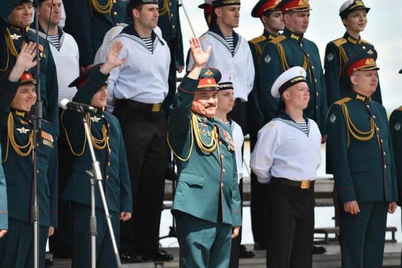 Митинг-концерт в поддержку спецоперации на Украине дал старт VIII Всеармейскому фестивалю ансамблей песни и пляски в Самаре