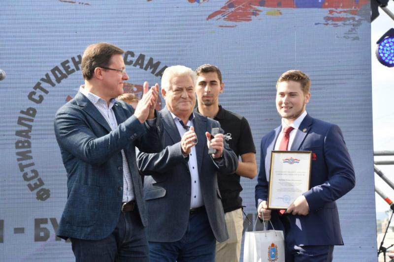 Дмитрий Азаров призвал самарских студентов сделать региональный научный центр мировым